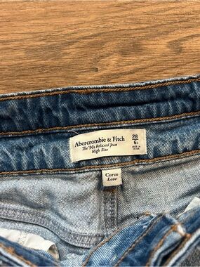 Abercrombie & Fitch 90s Relaxed Jean Curve Love